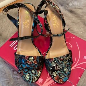 Rouge sz8 1/2clear heel, never worn, perfect with a LBD!